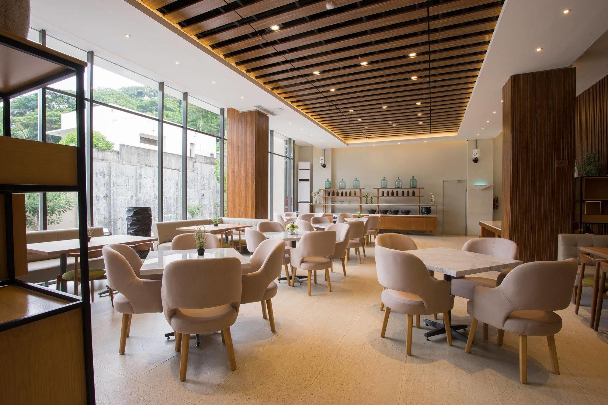 올스테이 호텔 세마랑 심팡 리마 외부 사진