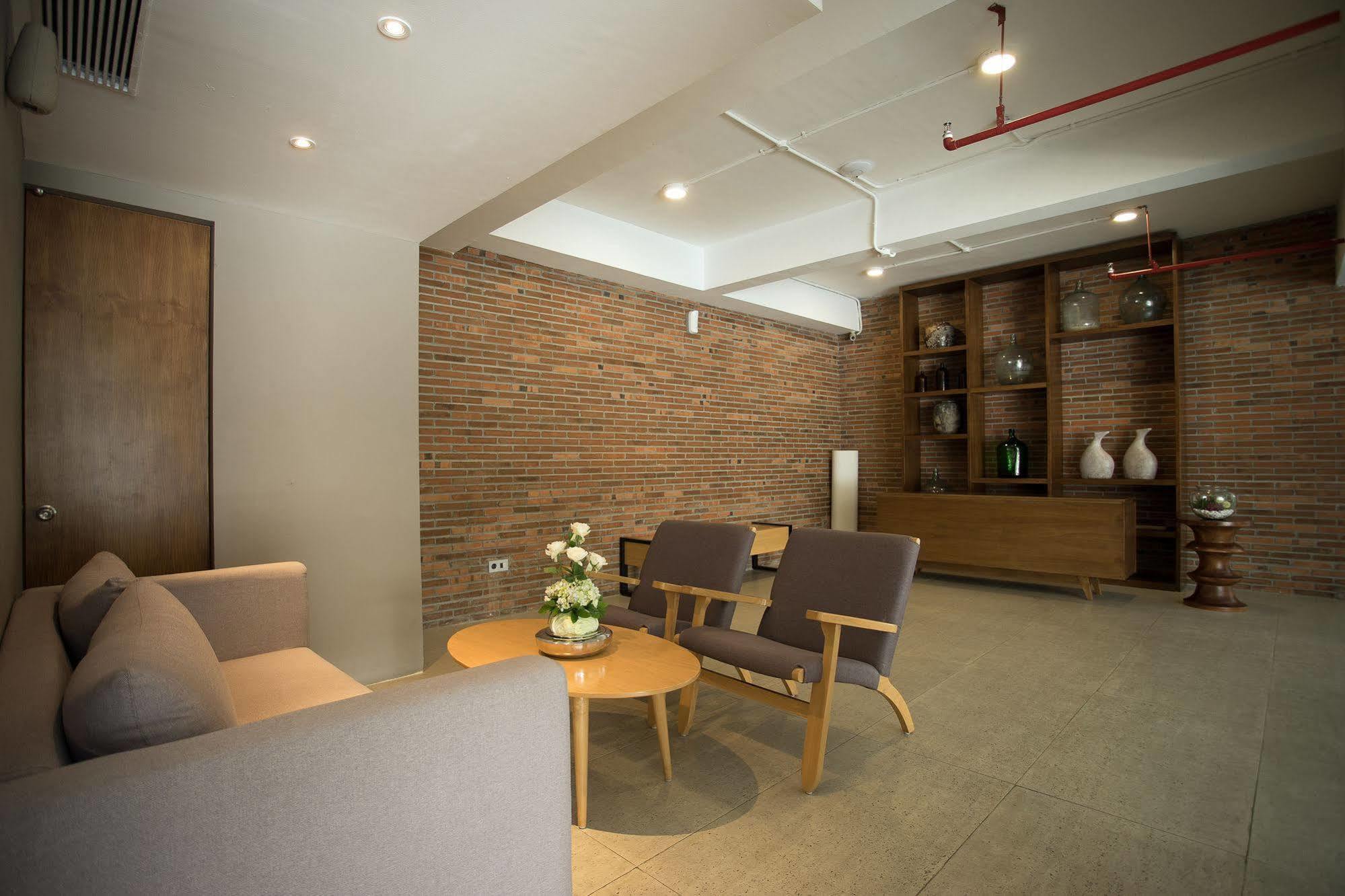 올스테이 호텔 세마랑 심팡 리마 외부 사진